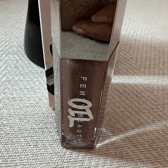 Fenty Beauty Gloss Bomb Oil - Luminizing Lip Gloss - Picture 4 of 6